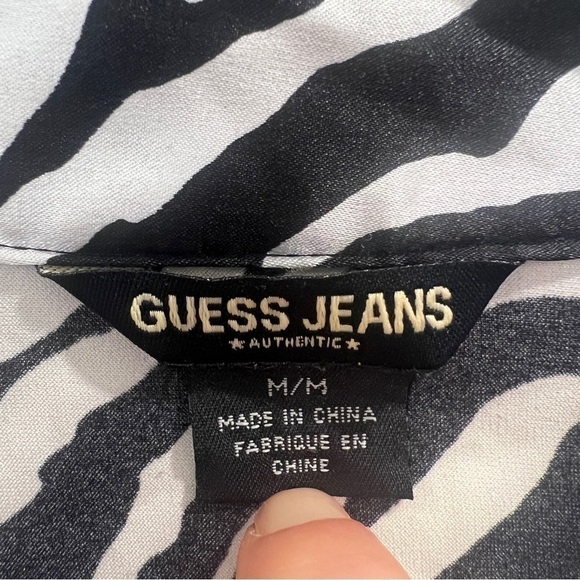GUESS Black & White Animal Print Button-Up Top size- small - Picture 5 of 5